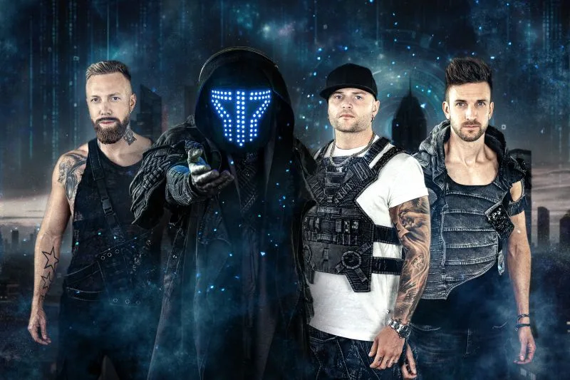 Smash Into Pieces: постановочный промо-кадр с визуальной эстетикой шоу