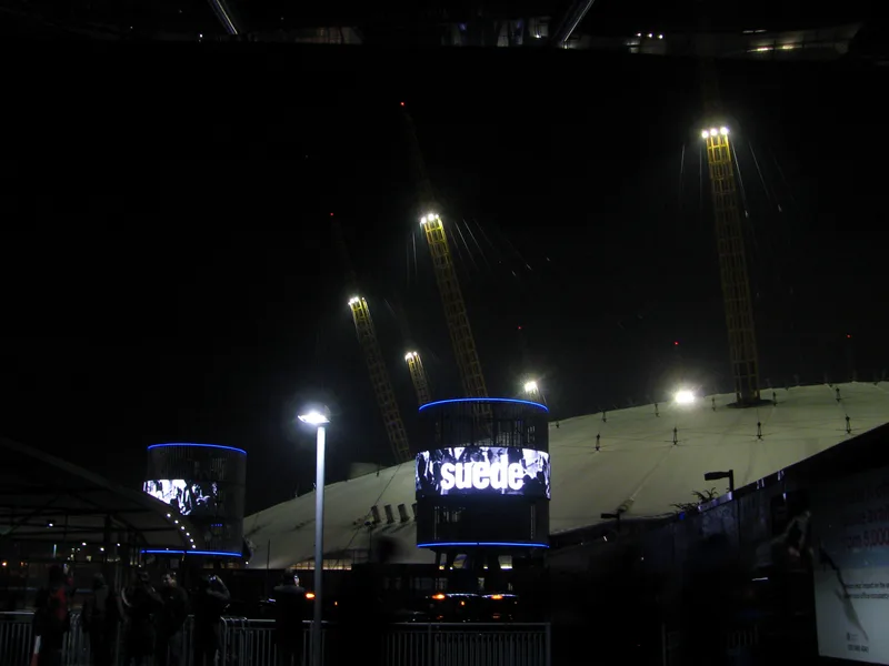 Suede у O2 Arena в Лондоне, декабрь 2010