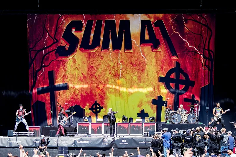 Sum 41 на фестивале Rock am Ring, общий план сцены, 2023 год
