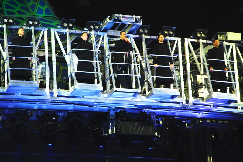 Take That и Pet Shop Boys на концерте в Манчестере, 2011