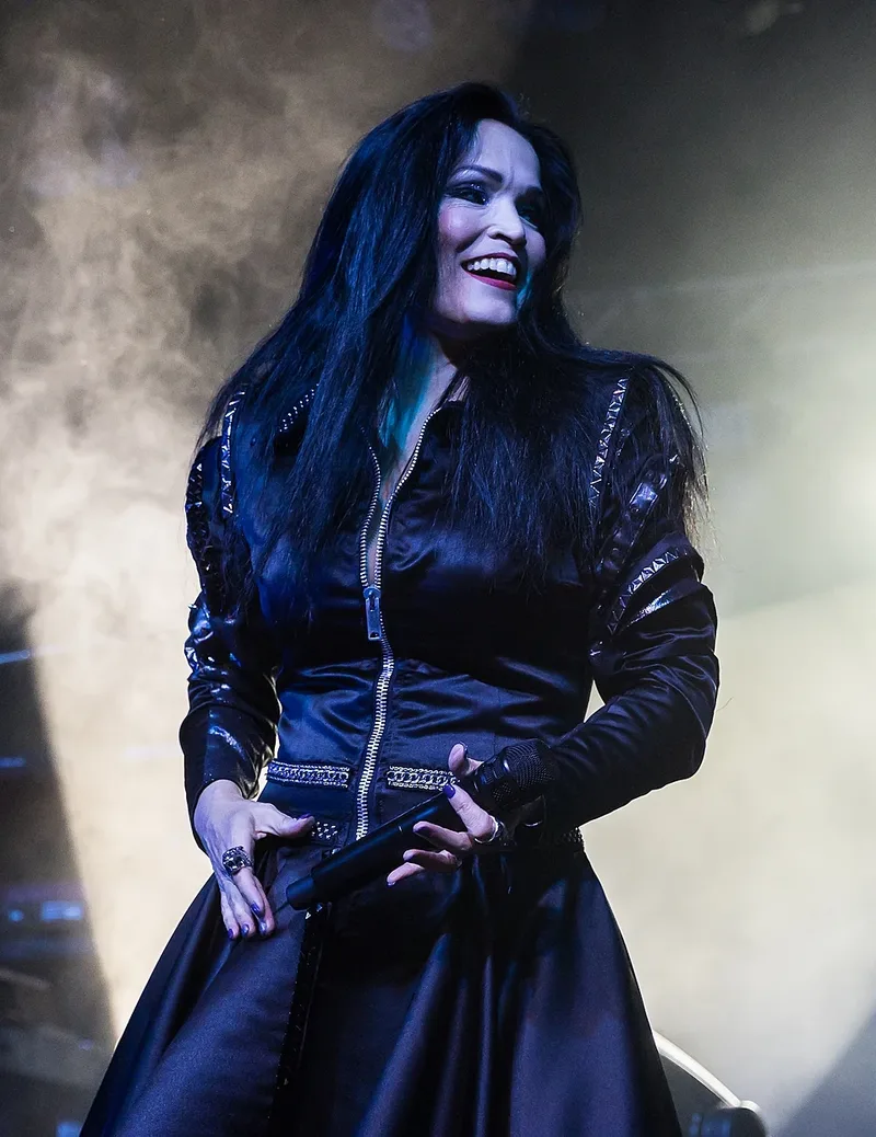 Тарья Турунен на концерте в Германии, портретный кадр, 2024