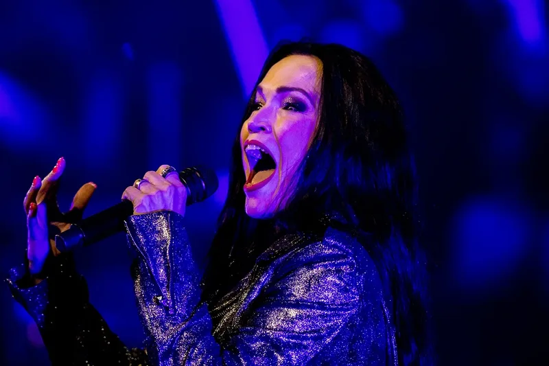 Тарья Турунен выступает на сцене Rock Meets Classic, 2024