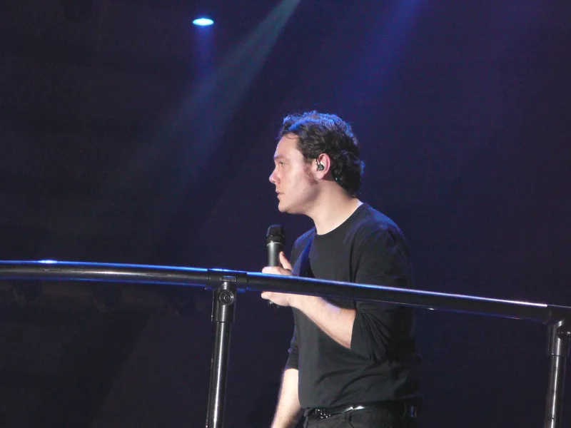 Тициано Ферро на сцене во время тура Alla mia età