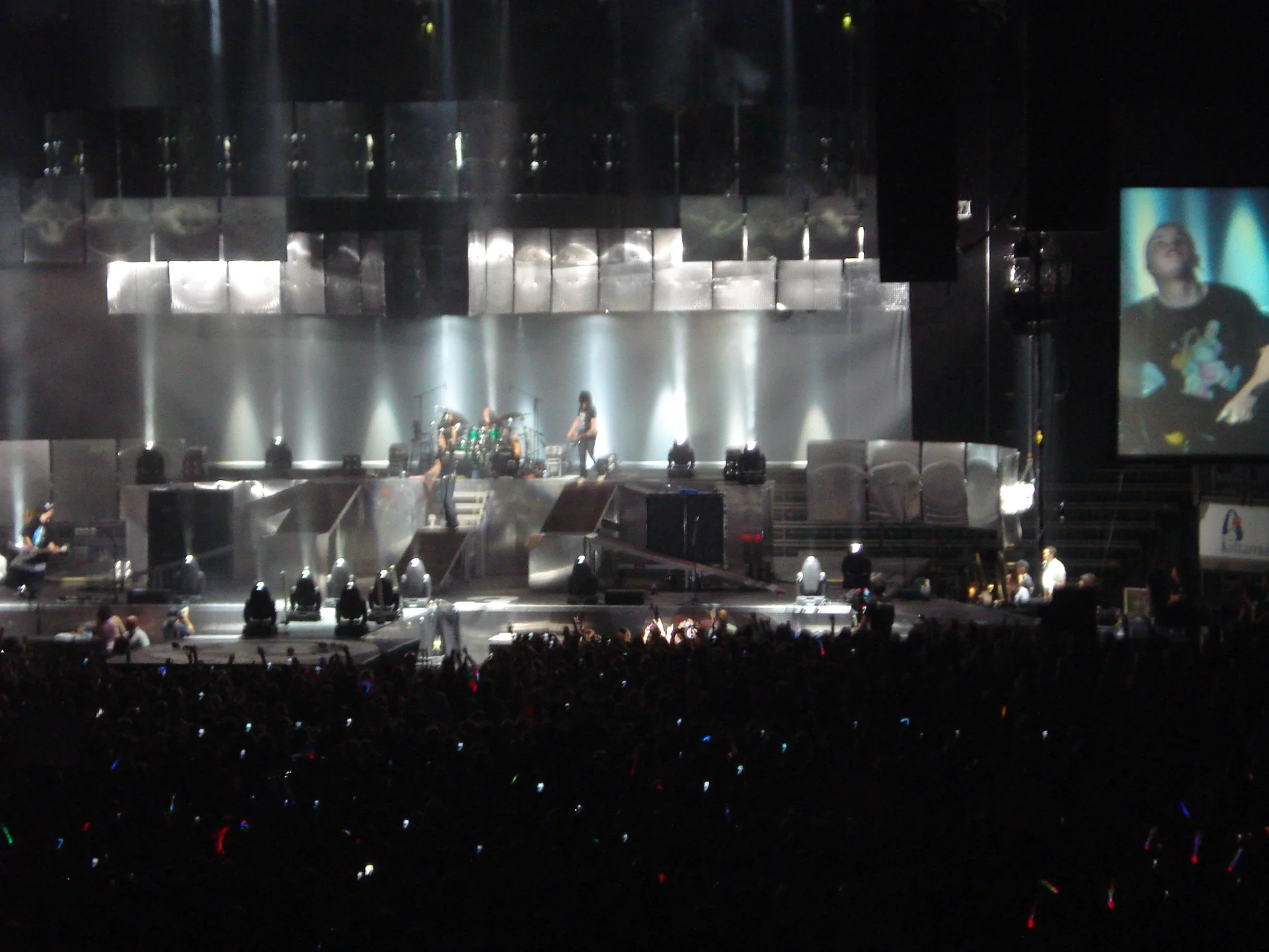 Концертное выступление Tokio Hotel, широкая сцена и зрители