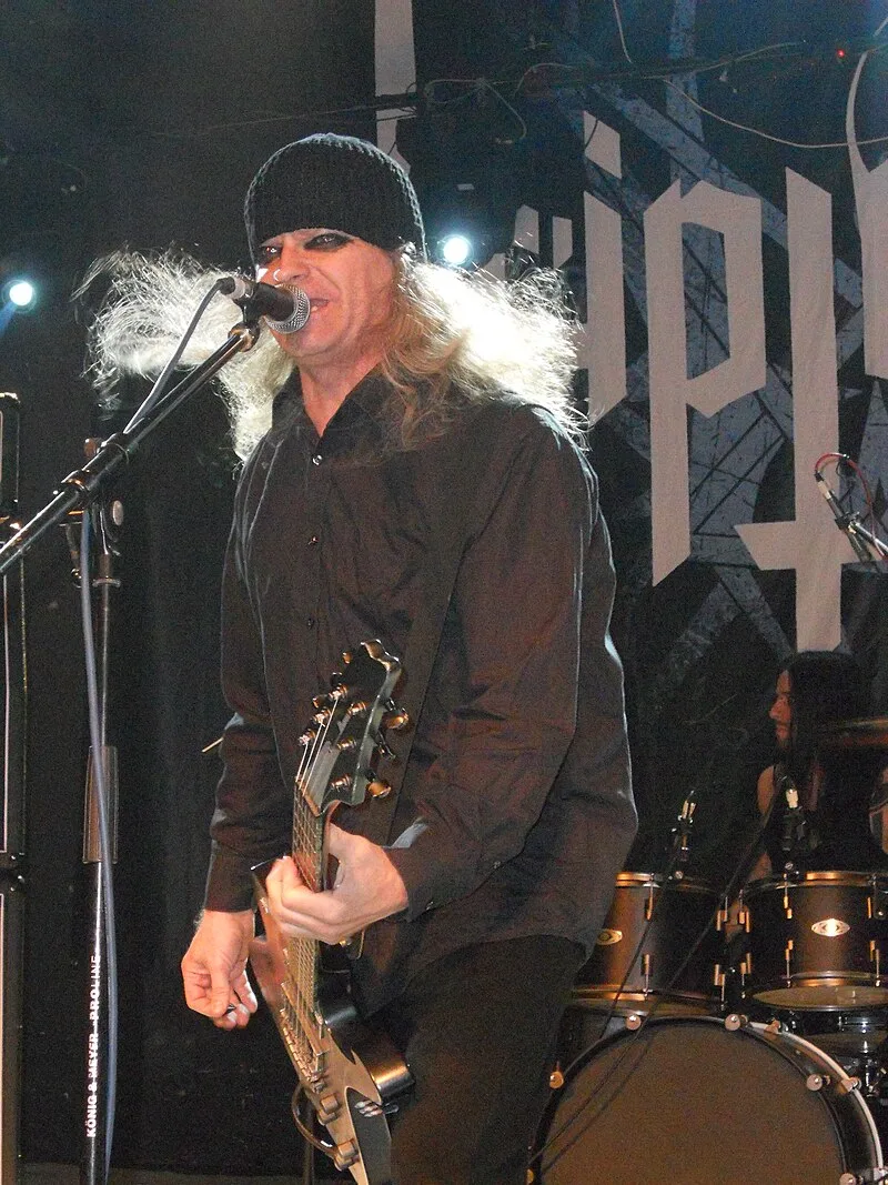 Том Г. Уорриор (Томас Гэбриел Фишер): концертный портрет