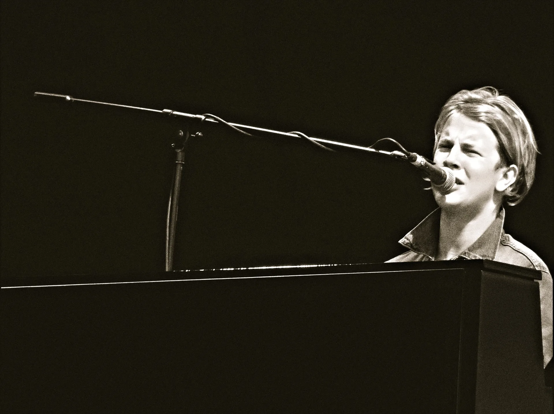 Том Оделл на сцене V Festival (2014)