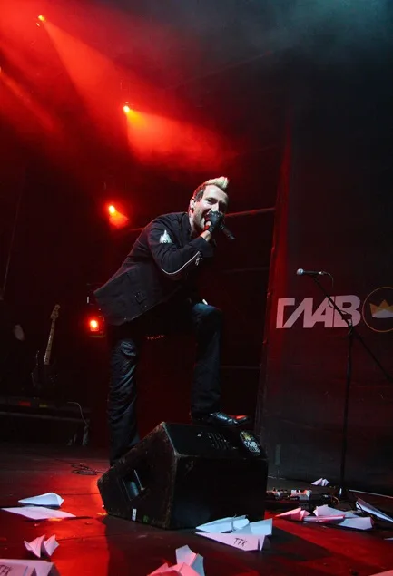 Тревор МакНивен на сцене, Санкт-Петербург, 2012