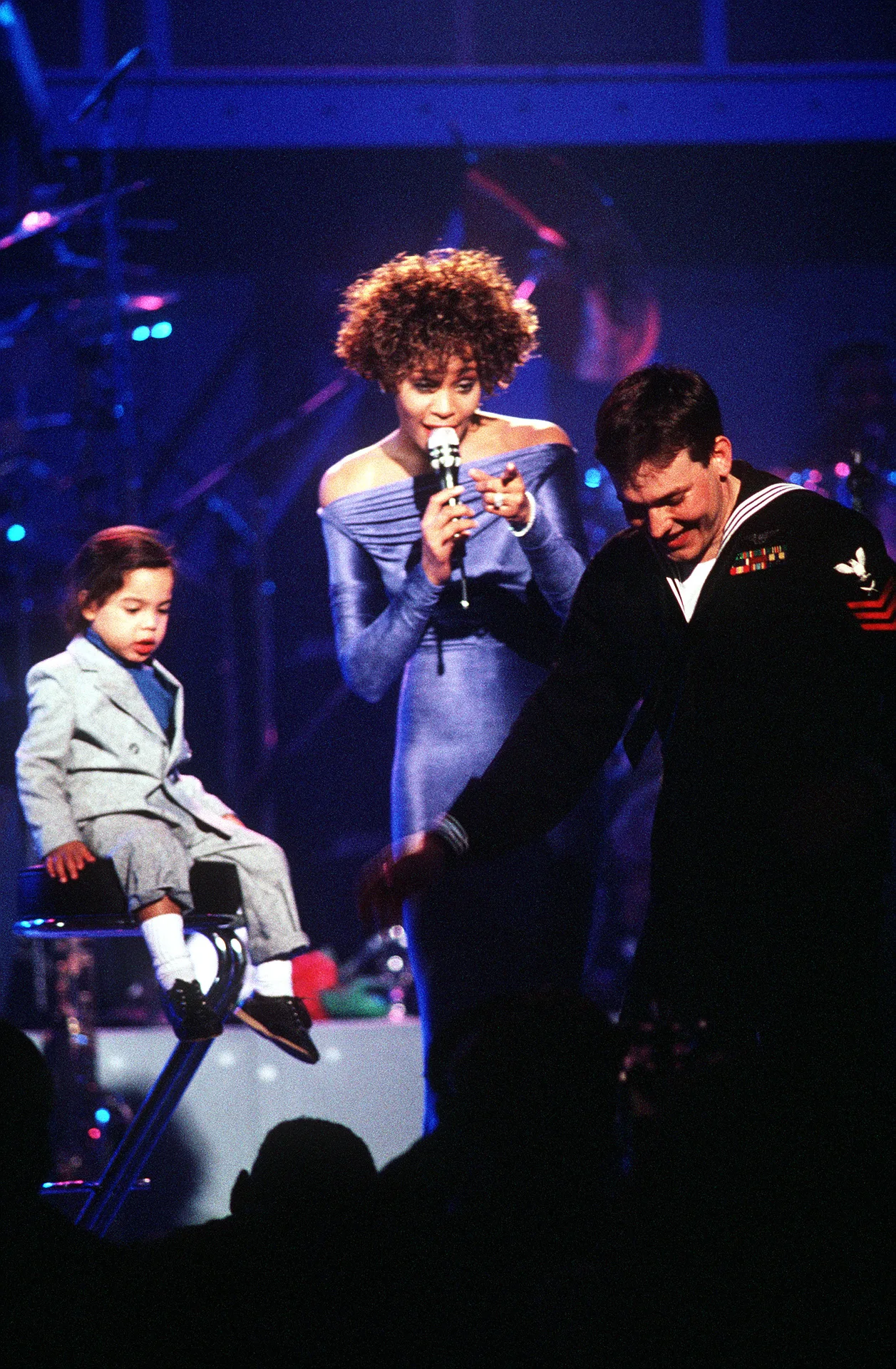 Whitney Houston выступает на концерте для военных, 1991