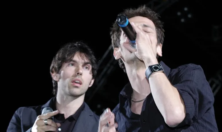 Zero Assoluto на сцене, крупный план, середина 2000-х